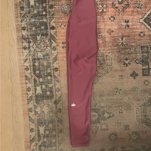 Alo airlift legging 7/8 in dragon fruit